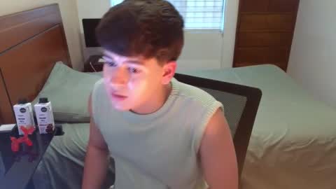 Snapshot of tightncuteass chatting on September 20, 2025, 10:33 pm Camilo online show from September 20, 2025, 10:33 pm