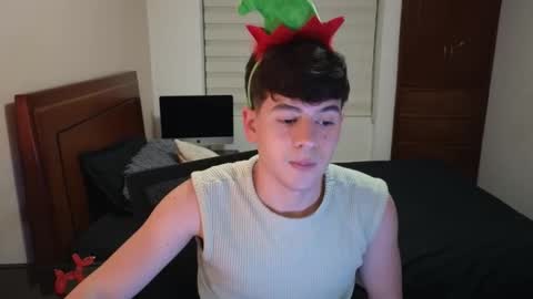 Snapshot of tightncuteass chatting on November 4, 2025, 12:32 am Camilo online show from November 4, 2025, 12:32 am