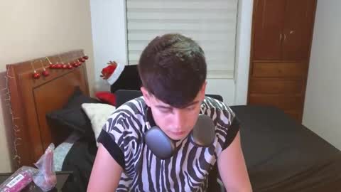 Snapshot of tightncuteass chatting on November 13, 2025, 10:52 pm Camilo online show from November 13, 2025, 10:52 pm