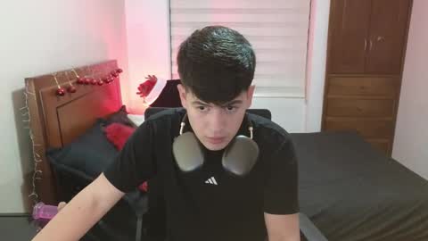 Snapshot of tightncuteass chatting on November 19, 2025, 10:54 pm Camilo online show from November 19, 2025, 10:54 pm