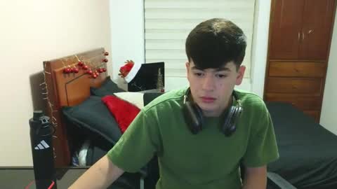 Snapshot of tightncuteass chatting on November 24, 2025, 12:32 am Camilo online show from November 24, 2025, 12:32 am