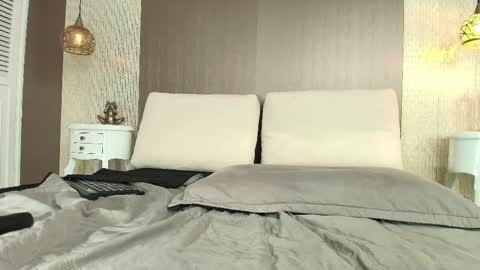 T I F F A N Y online show from February 12, 2026, 8:42 am