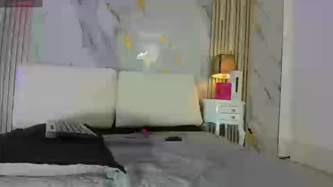 T I F F A N Y online show from March 12, 2026, 8:04 pm