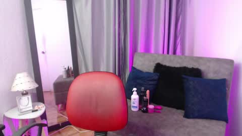 tiinajonus_ online show from May 8, 2026, 4:29 am
