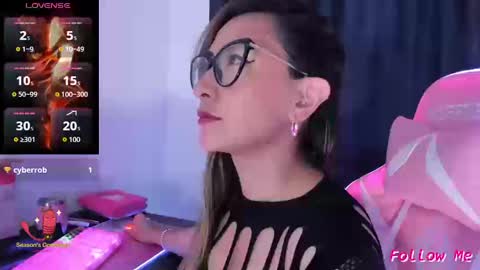 TILA TEQUILA online show from September 22, 2025, 1:46 pm