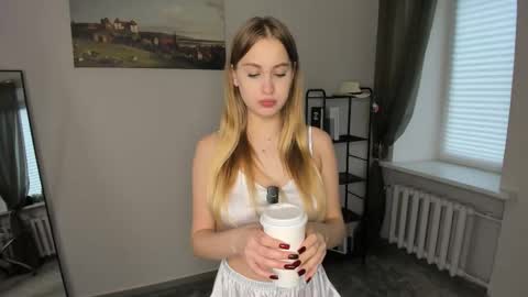 Elizabeth Elize online show from November 11, 2025, 8:36 am