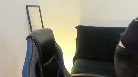 Timothy 21 years old online show from November 18, 2025, 8:35 pm