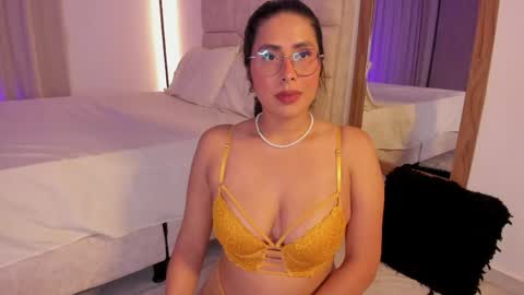tina_olsen07 online show from April 20, 2026, 11:28 pm