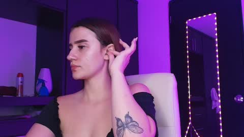 Tina  online show from April 4, 2026, 1:37 am