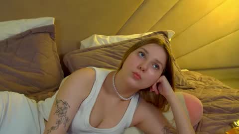 TinaBurton online show from May 27, 2026, 1:57 am