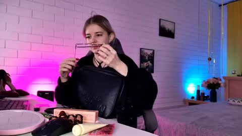 Tina Davil online show from January 6, 2026, 9:13 am