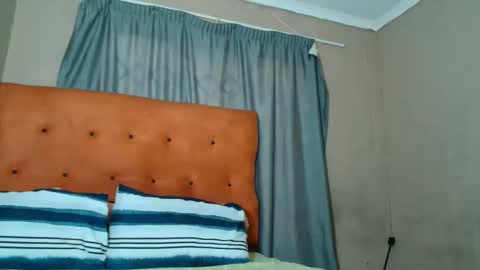 Snapshot of tinagiant chatting on April 22, 2026, 6:05 am tinagiant online show from April 22, 2026, 6:05 am