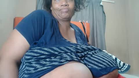 Snapshot of tinagiant chatting on May 13, 2026, 10:34 am tinagiant online show from May 13, 2026, 10:34 am