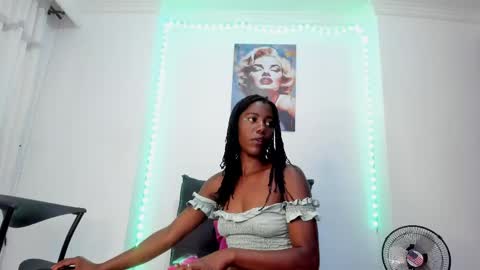 tinas_smith online show from May 19, 2026, 1:17 pm