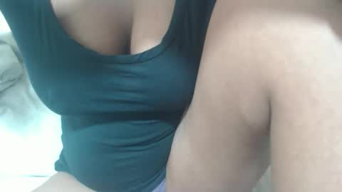 Snapshot of tinaxxxpetitexoxo chatting on May 8, 2026, 2:06 am Tina online show from May 8, 2026, 2:06 am