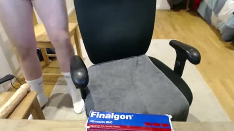 Snapshot of tiny_cock_pig chatting on January 5, 2025, 1:47 pm Luke online show from January 5, 2025, 1:47 pm