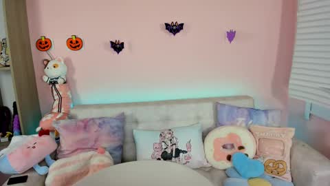 tiny_cora online show from October 1, 2025, 4:35 pm
