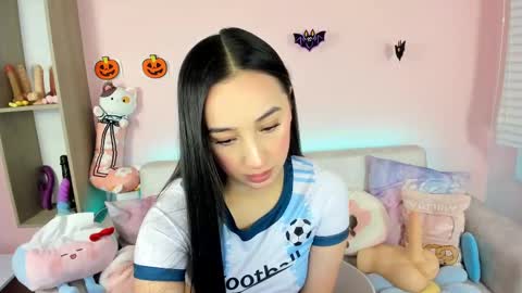 tiny_cora online show from October 3, 2025, 4:15 pm