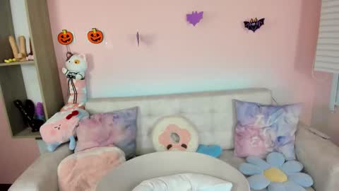 tiny_cora online show from October 9, 2025, 4:27 pm