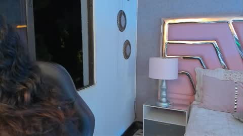 Snapshot of tiny_thomm chatting on February 4, 2026, 11:53 pm Thomm Independent Model online show from February 4, 2026, 11:53 pm