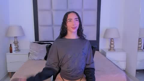 Snapshot of tiny_thomm chatting on February 9, 2026, 6:39 am Thomm Independent Model online show from February 9, 2026, 6:39 am