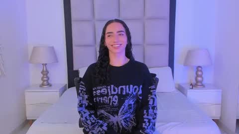 Snapshot of tiny_thomm chatting on February 19, 2026, 7:04 am Thomm Independent Model online show from February 19, 2026, 7:04 am