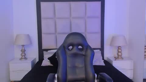 Snapshot of tiny_thomm chatting on February 20, 2026, 5:48 am Thomm Independent Model online show from February 20, 2026, 5:48 am