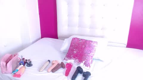 Snapshot of tiny_whore18 chatting on September 25, 2025, 2:32 pm tiny_whore18 online show from September 25, 2025, 2:32 pm