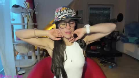 Snapshot of tiny_williams chatting on October 9, 2025, 5:38 am Tiny online show from October 9, 2025, 5:38 am