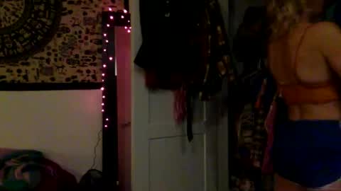 Snapshot of tinyandtatted420 chatting on November 3, 2025, 1:19 am tinyandtatted420 online show from November 3, 2025, 1:19 am