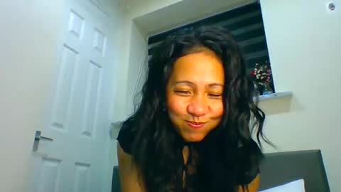 Snapshot of tinyasian911718 chatting on December 19, 2024, 6:01 pm Tinyasian911718 sweetinyasian instagram online show from December 19, 2024, 6:01 pm