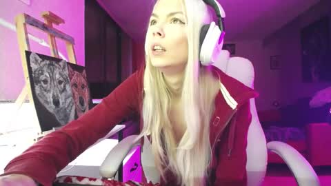 stage Kylie Sinner  brand CLITBAIT online show from November 5, 2025, 3:17 am