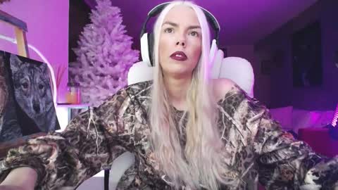 stage Kylie Sinner  brand CLITBAIT online show from November 29, 2025, 2:58 am