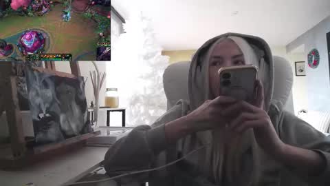 stage Kylie Sinner  brand CLITBAIT online show from December 1, 2025, 2:55 pm