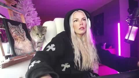 stage Kylie Sinner  brand CLITBAIT online show from February 7, 2026, 2:15 am