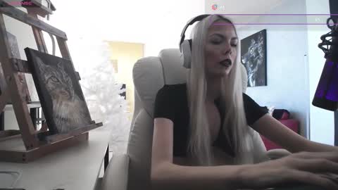 stage Kylie Sinner  brand CLITBAIT online show from February 14, 2026, 4:15 pm