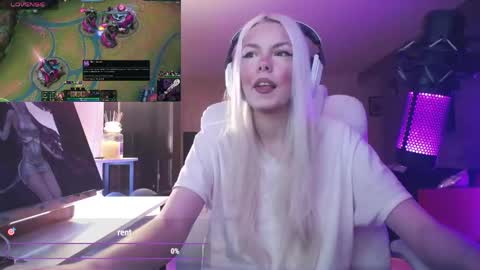 stage Kylie Sinner  brand CLITBAIT online show from April 25, 2026, 12:57 am