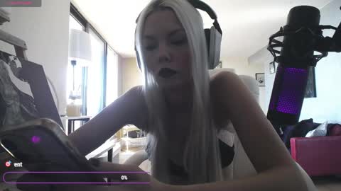 stage Kylie Sinner  brand CLITBAIT online show from May 9, 2026, 7:08 pm