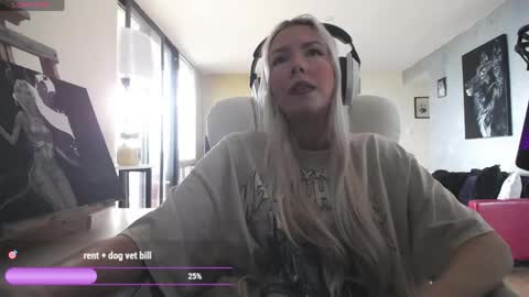 stage Kylie Sinner  brand CLITBAIT online show from May 18, 2026, 9:31 pm
