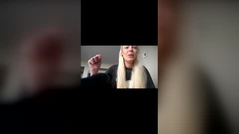 stage Kylie Sinner  brand CLITBAIT online show from May 21, 2026, 10:33 am
