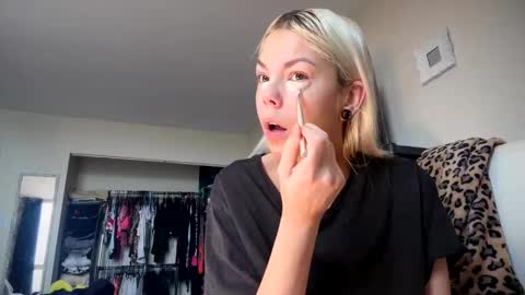 stage Kylie Sinner  brand CLITBAIT online show from May 24, 2026, 2:11 pm