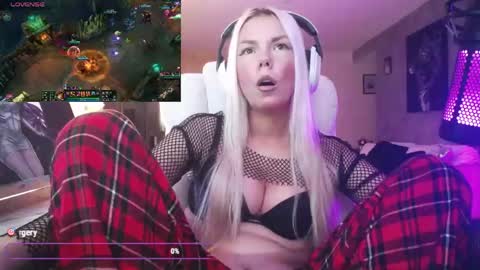 stage Kylie Sinner  brand CLITBAIT online show from May 27, 2026, 1:57 am