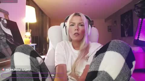 stage Kylie Sinner  brand CLITBAIT online show from May 30, 2026, 6:43 am