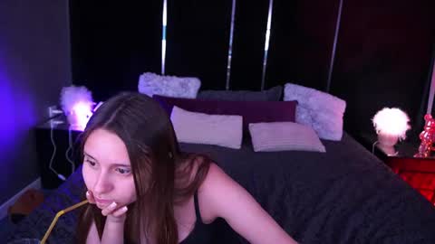 tinynataliee online show from June 21, 2026, 6:54 pm