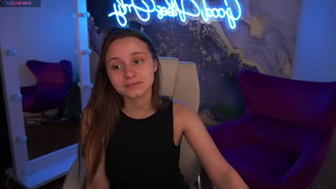 tinynataliee online show from June 30, 2026, 8:21 pm