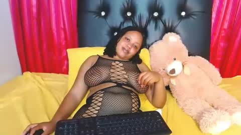 tinyrose18 online show from December 11, 2024, 3:05 pm