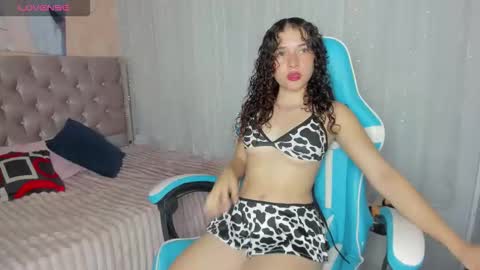 tinysophi online show from October 24, 2025, 1:57 am