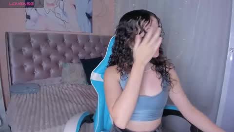 tinysophi online show from December 2, 2025, 1:11 am