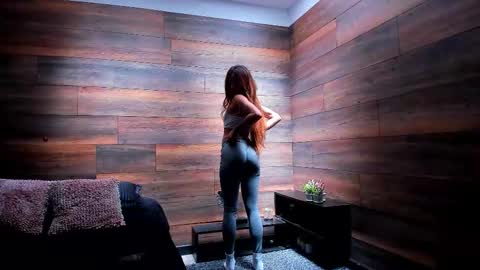 Snapshot of tinyw0nder chatting on October 18, 2025, 5:03 pm Instagram tinyw0nder online show from October 18, 2025, 5:03 pm