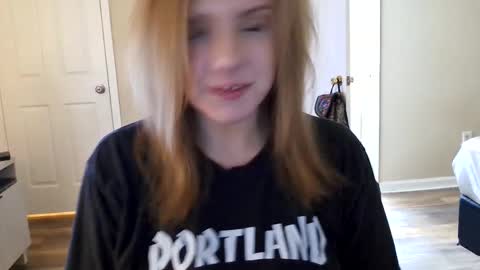 Snapshot of tinywithtiddies chatting on February 15, 2026, 5:04 am tinywithtiddies online show from February 15, 2026, 5:04 am